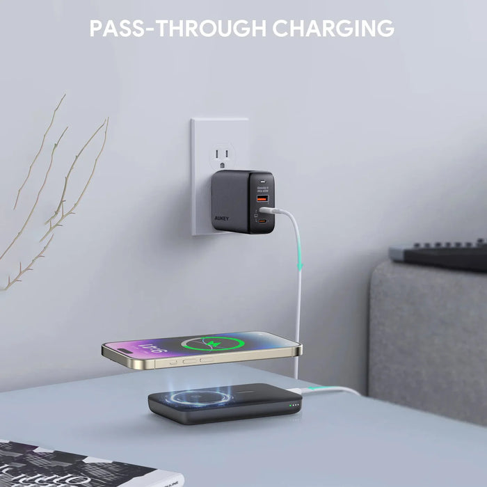 Aukey 6700mAh Magnetic【Wireless】Charging Power Bank