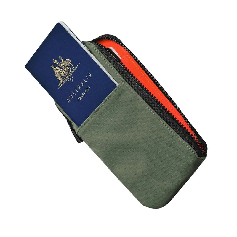 ALPAKA Zip Travel Wallet
