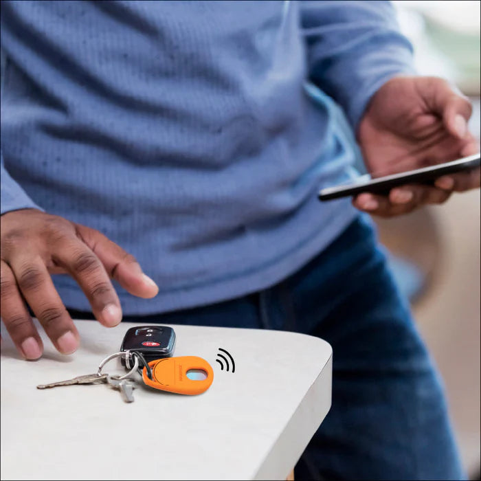 Momax Pinguard Find My Locator Tracker with Anti-Spy Camera Detector (iOS only)