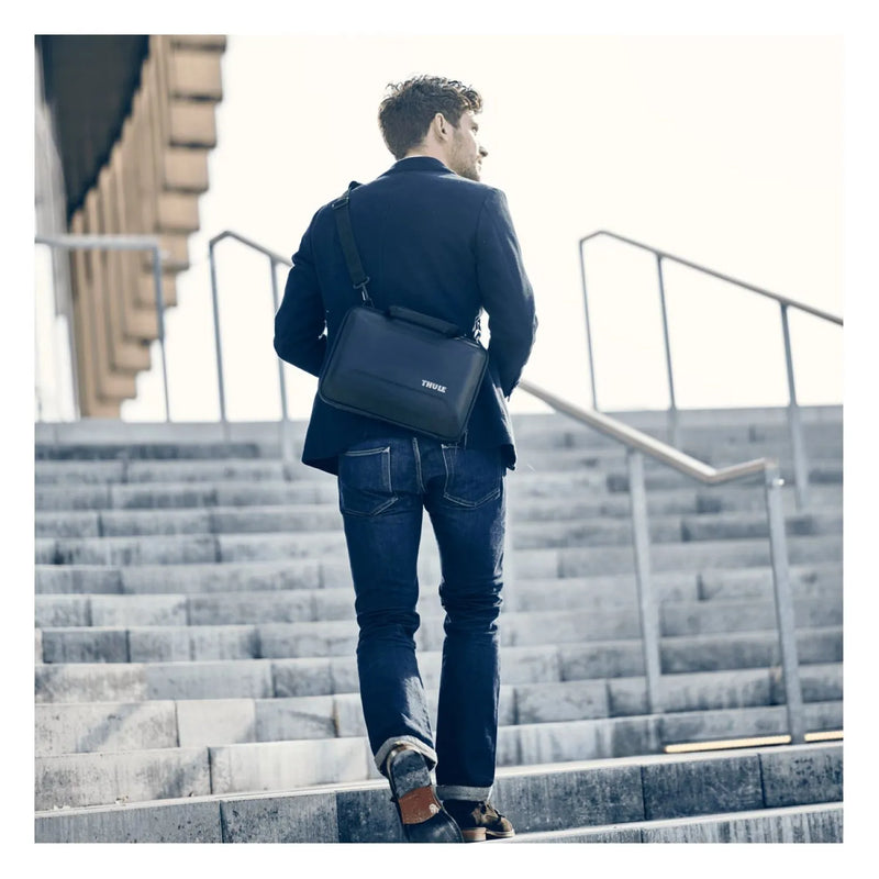 Thule Gauntlet 14″ Macbook Pro with Strap (14" / 16")