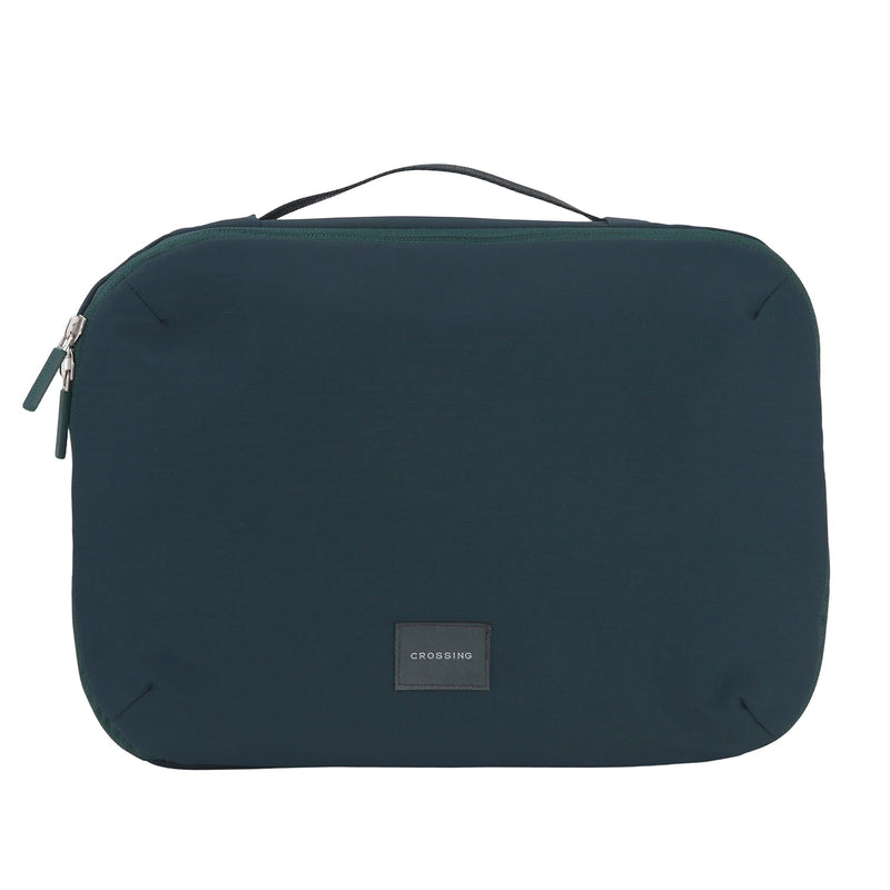 Crossing Hanging Toiletry Kit